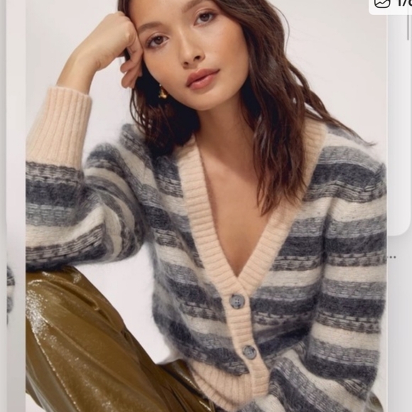 Aritzia Wilfred Cadence Mohair vneck Button Up Cardigan - Picture 2 of 7